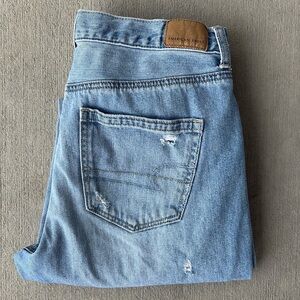 American Eagle MOM Jeans Size 8